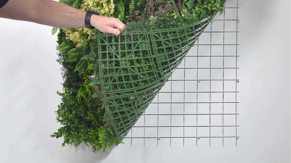 Why galvanised mesh is ideal for installing artificial foliage panels